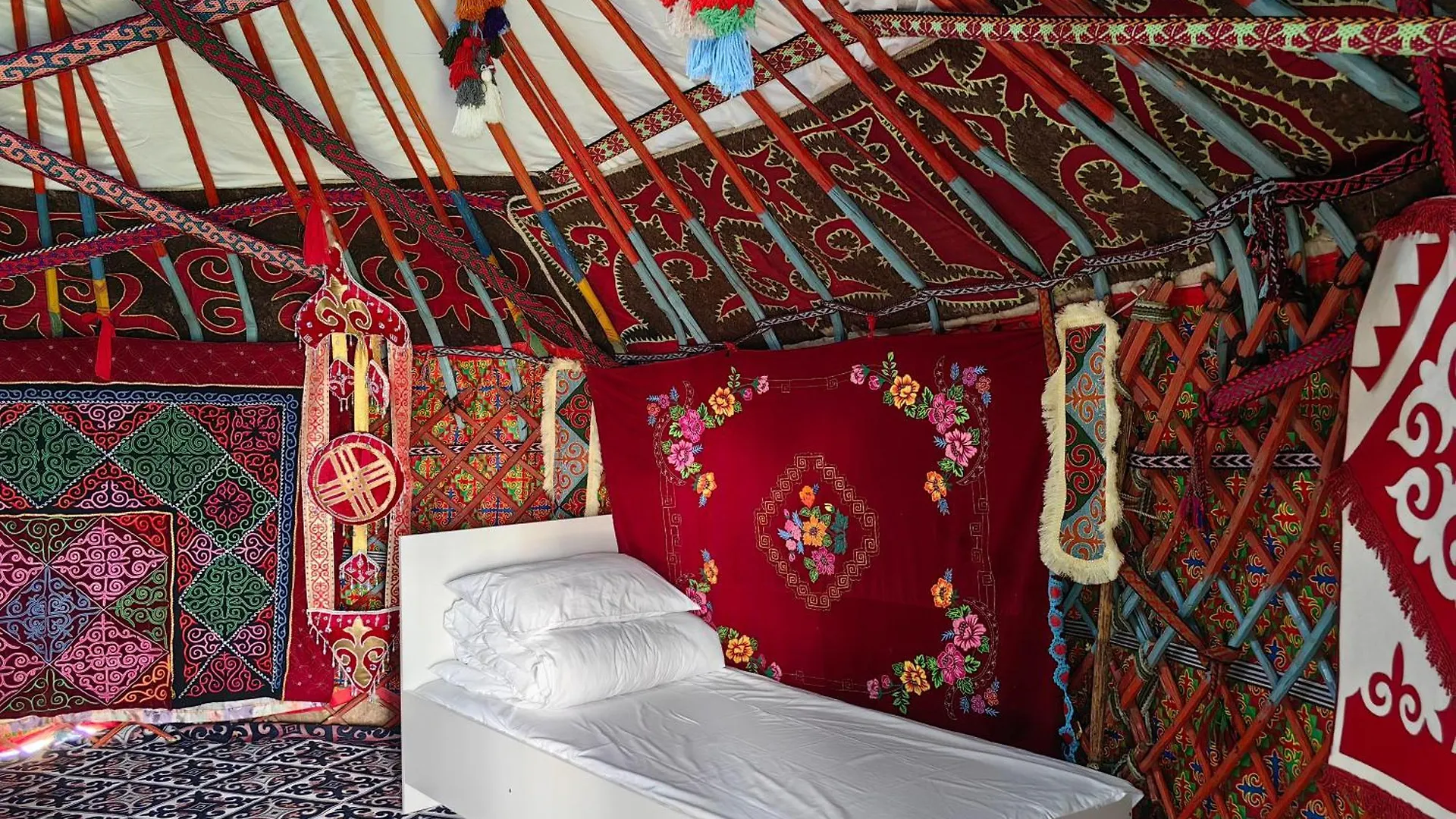 70 Years Old Yurt Experience Almaty酒店 哈萨克斯坦